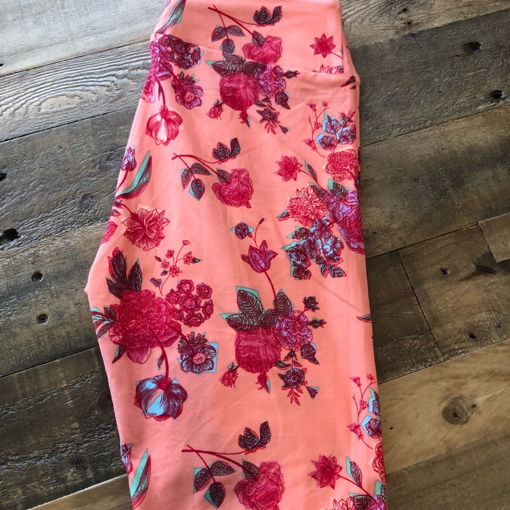 Brand New Unworn Lularoe OS Floral Leggings